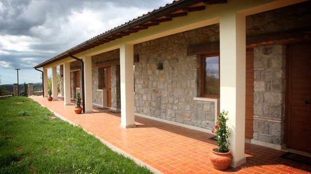 Rigenerati in un ambiente da sogno. Vieni nella nostra struttura immersa nel verde della Tuscia