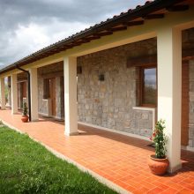 Rigenerati in un ambiente da sogno. Vieni nella nostra struttura immersa nel verde della Tuscia